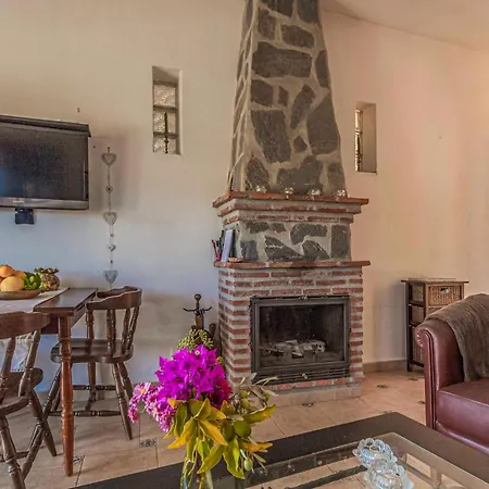 Cozy Apartment In Archez With Wifi アパート Árchez